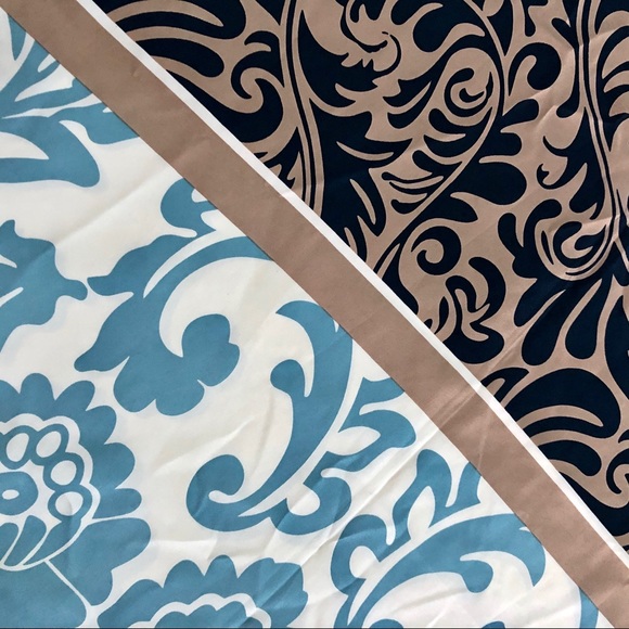 New luxury scarf - Picture 5 of 7